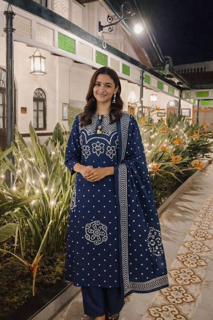 A navy bandhani kurta set
